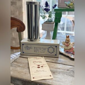 The Pampered Chef Bread Tube. Flower Shape | Metal | With Box & Instructions GUC